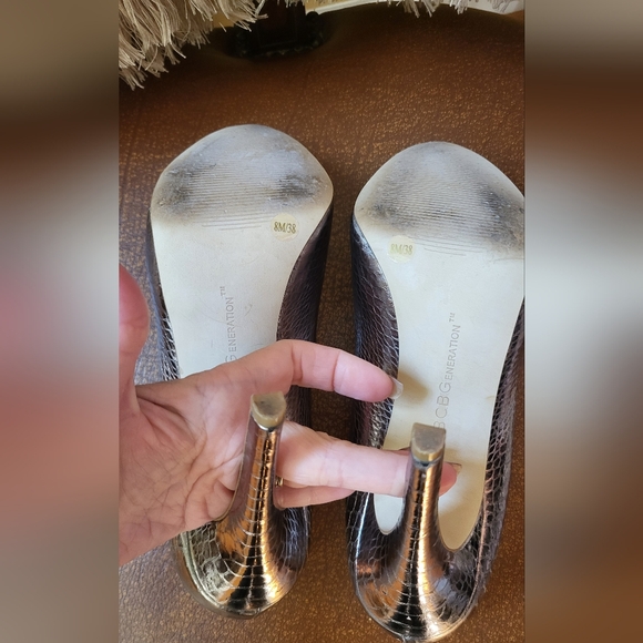 BCBGeneration Parade Bronze Platform Pumps SZ. 8M - Picture 10 of 11